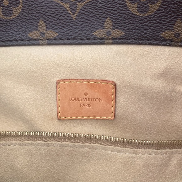 Authentic Louis Vuittton Artsy MM Bag - Picture 9 of 13